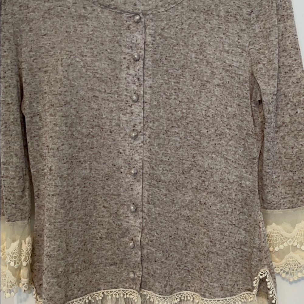 blouse - Picture 3 of 5